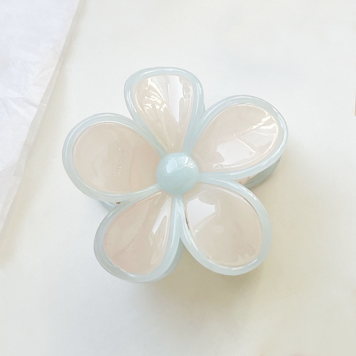Blue edge with white petals