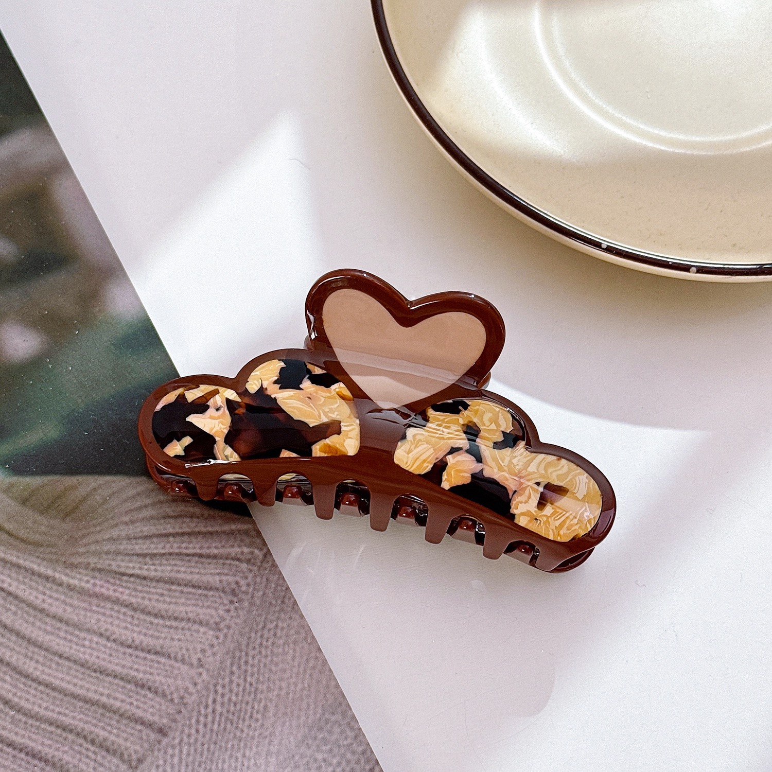 Heart acetate claw clip — product view 3
