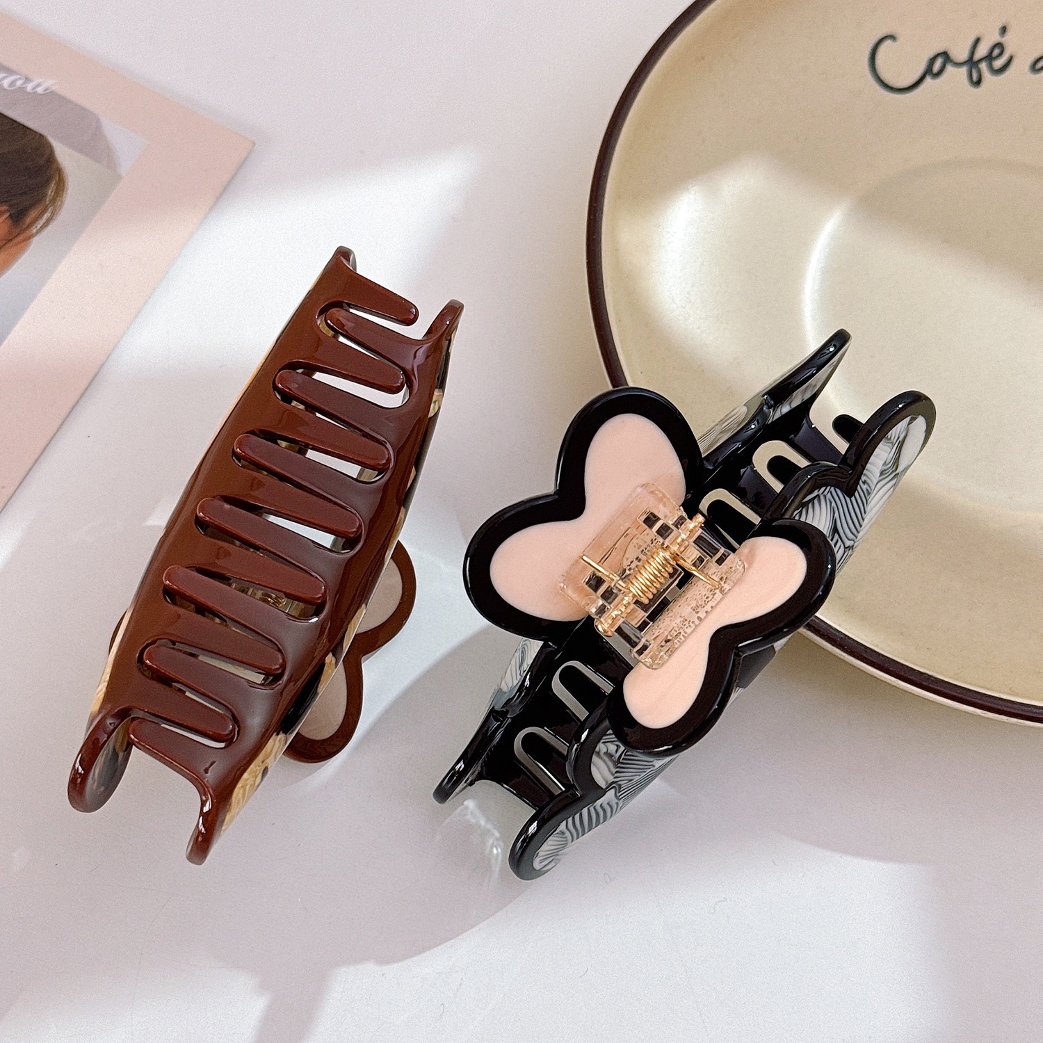 Heart acetate claw clip — product view 4