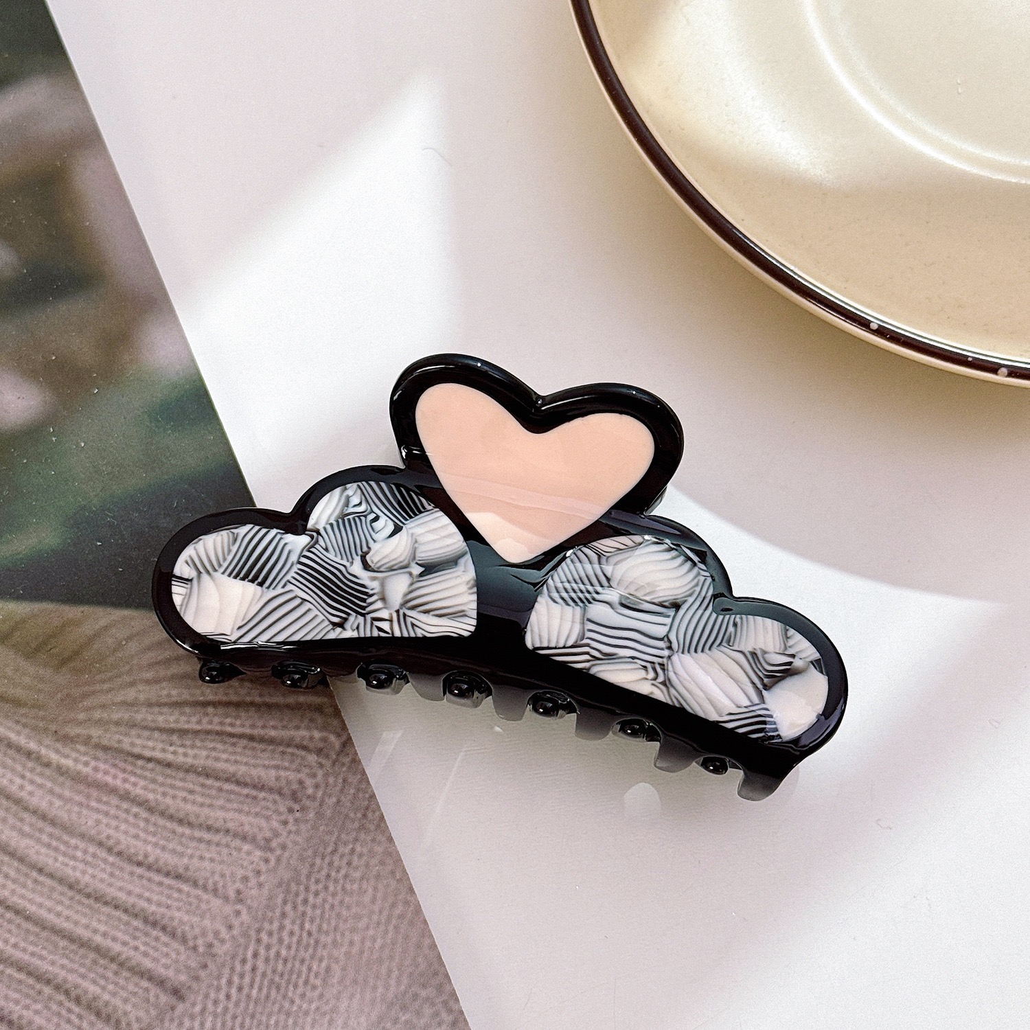 Heart acetate claw clip — product view 6