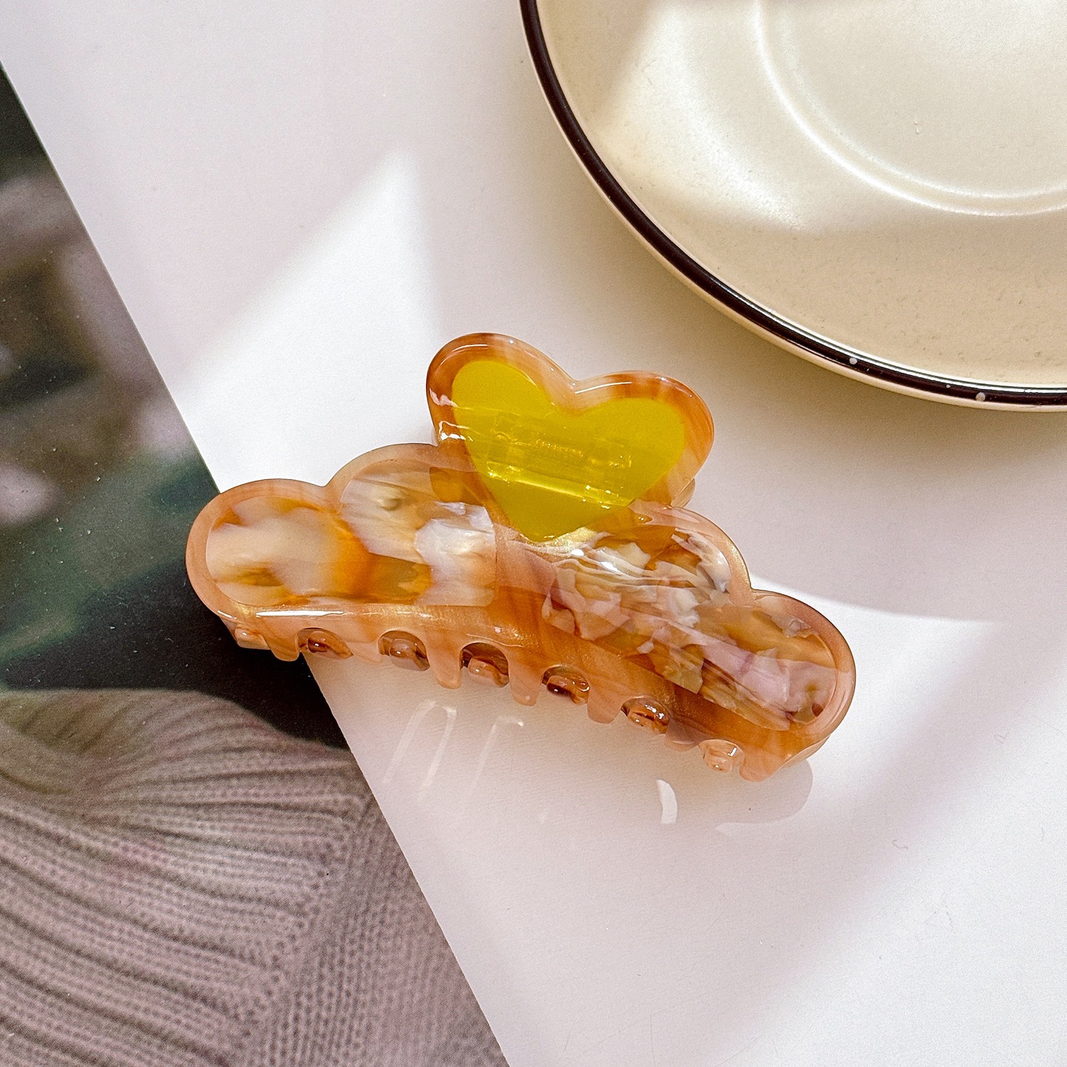 Heart acetate claw clip — product view 8
